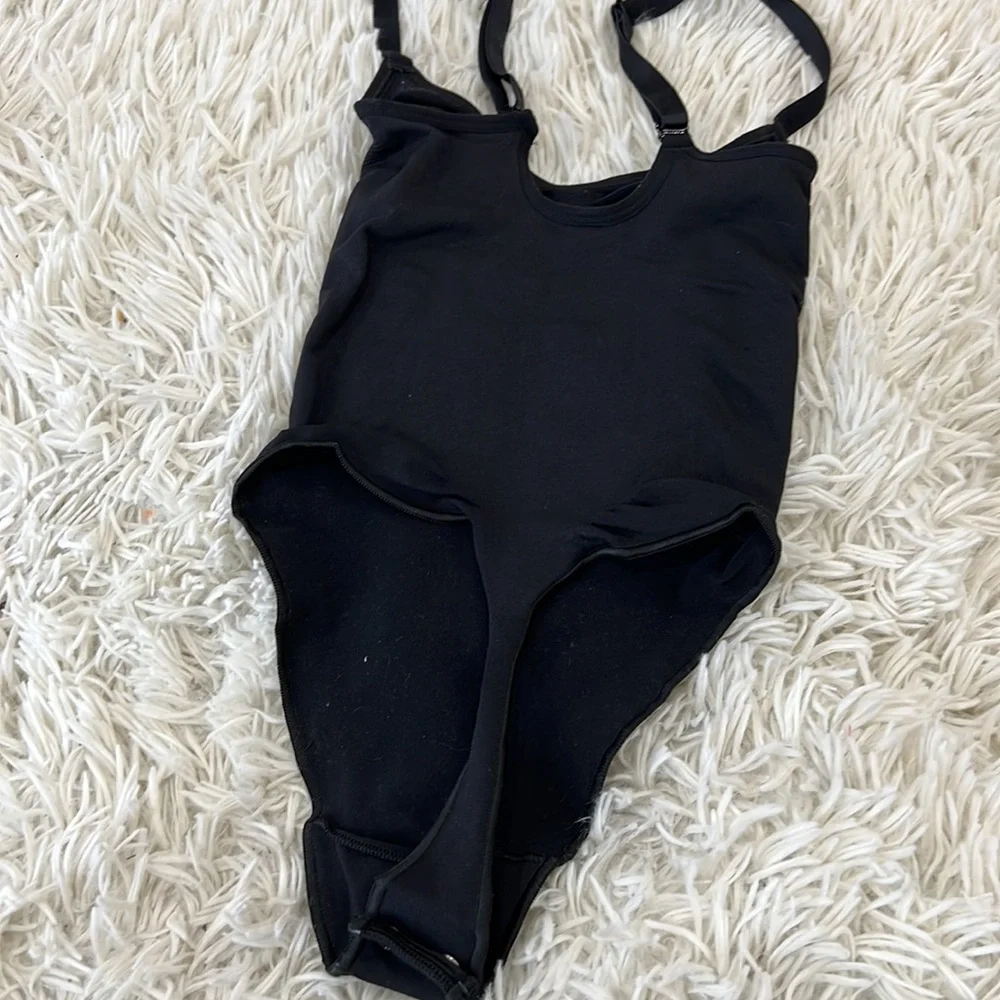 Skims sculpting thong Bodysuit seamless nwot - Picture 3 of 7